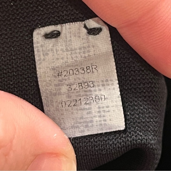 Assets by Spanx size medium black cropped length shape-wear leggings - Picture 3 of 6